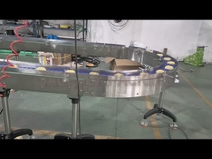 Instantnudel-Becherversiegelungsmaschine mit Gewürzbeutelzuführung